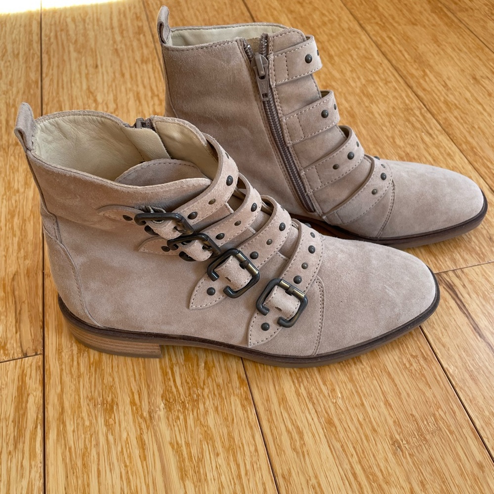 NEW PAUL GREEN suede leather buckle and grommet moto ankle booties. Size 6.5